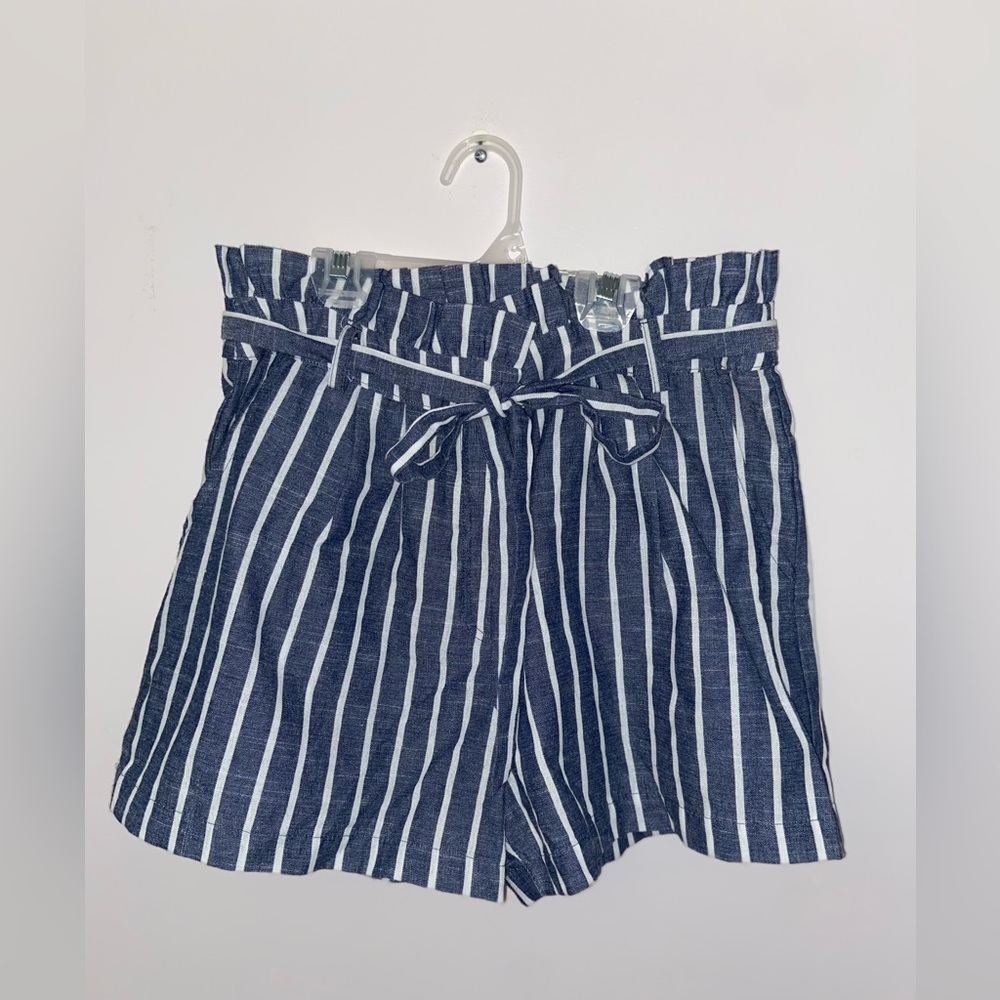 Blue and white stripe shorts, Lydelle, size M